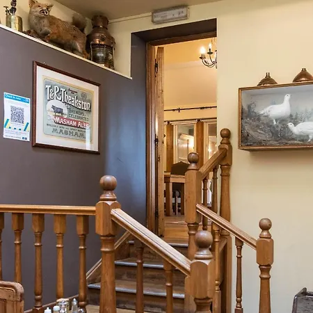 Han/Misafirhane The Red Lion & Manor House