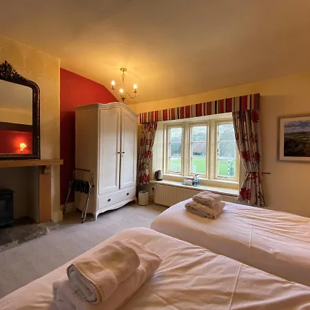 Han/Misafirhane The Red Lion & Manor House