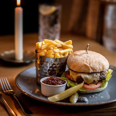 The Red Lion & Manor House 3*