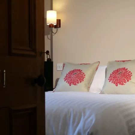 The Red Lion & Manor House