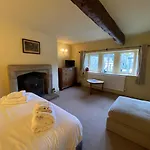 Fogadó The Red Lion & Manor House 3*