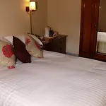 The Red Lion & Manor House Fogadó 3*