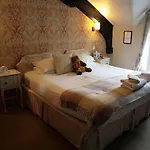 The Red Lion & Manor House