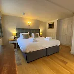 Fogadó The Red Lion & Manor House 3*
