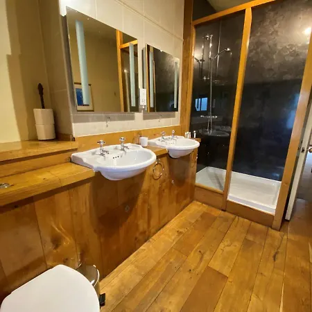 The Red Lion & Manor House 3*
