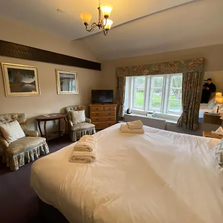 The Red Lion & Manor House Мини-отель Бернсолл
