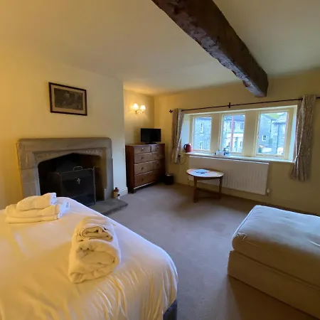 Мини-отель The Red Lion & Manor House 3*