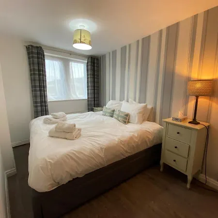 The Red Lion & Manor House