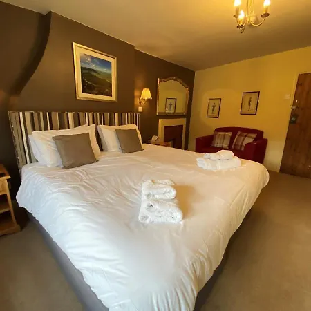The Red Lion & Manor House