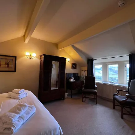 The Red Lion & Manor House 3* Бернсолл