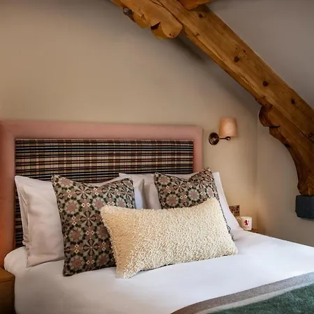 Мини-отель The Red Lion & Manor House 3*