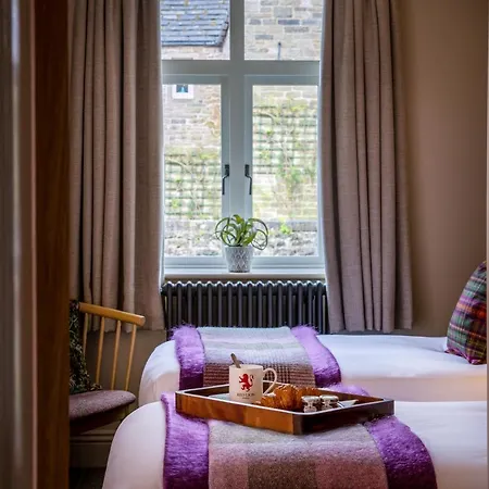 Мини-отель The Red Lion & Manor House 3*