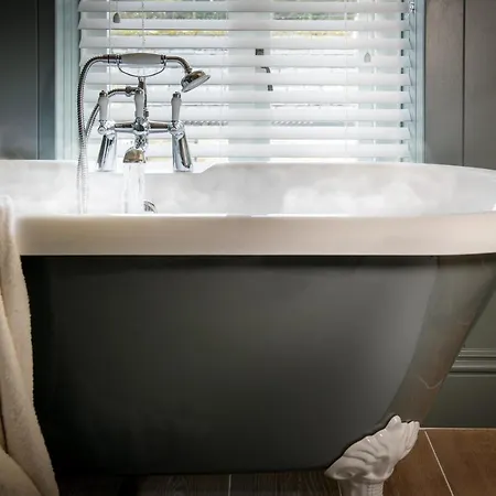 The Red Lion & Manor House Herberg 3*