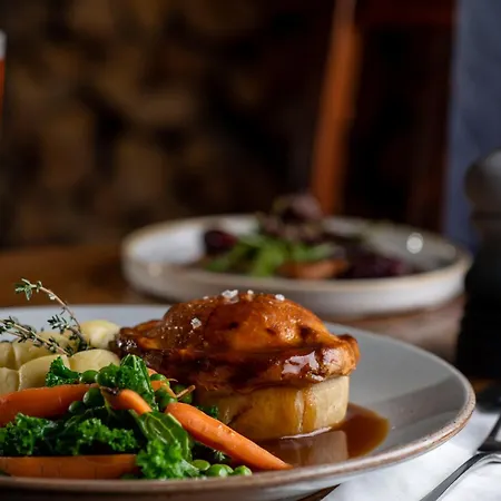 The Red Lion & Manor House