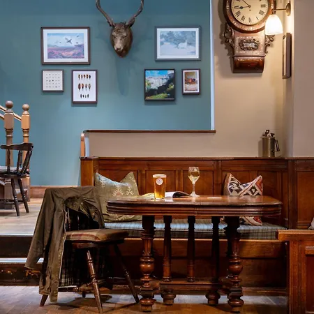 Πανδοχείο The Red Lion & Manor House 3*