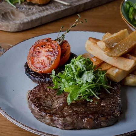 The Red Lion & Manor House Herberg