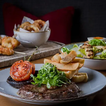 The Red Lion & Manor House