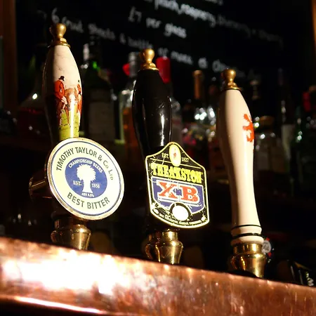 Мини-отель The Red Lion & Manor House Бернсолл