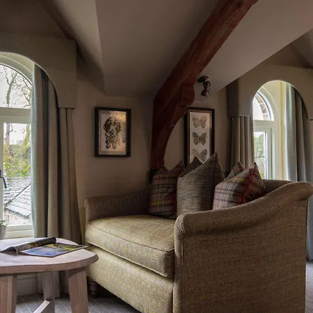 Мини-отель The Red Lion & Manor House