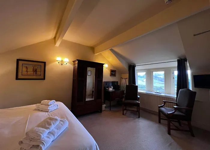 The Red Lion & Manor House 3* Burnsall