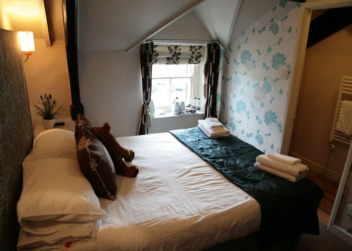 The Red Lion & Manor House Inn