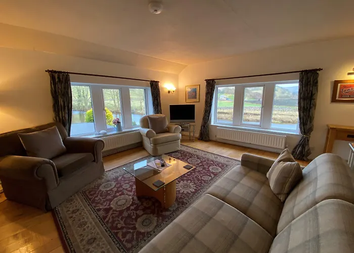 The Red Lion & Manor House