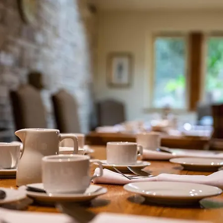 イン The Red Lion & Manor House 3*