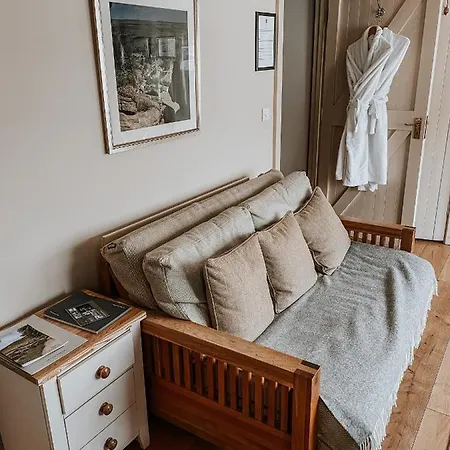 The Red Lion & Manor House 3*