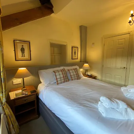 אורחן The Red Lion & Manor House בורנסאל