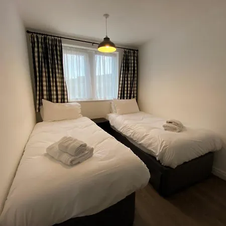 אורחן The Red Lion & Manor House 3*