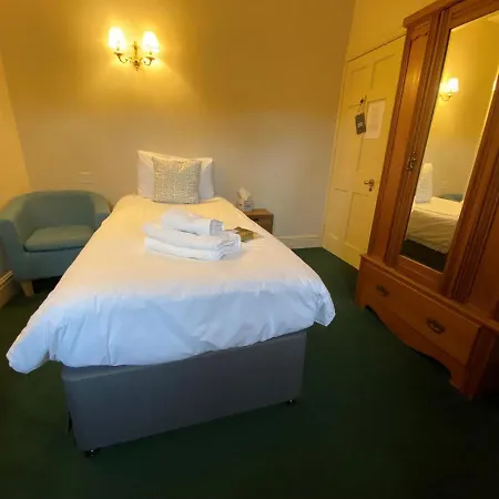 אורחן The Red Lion & Manor House בורנסאל