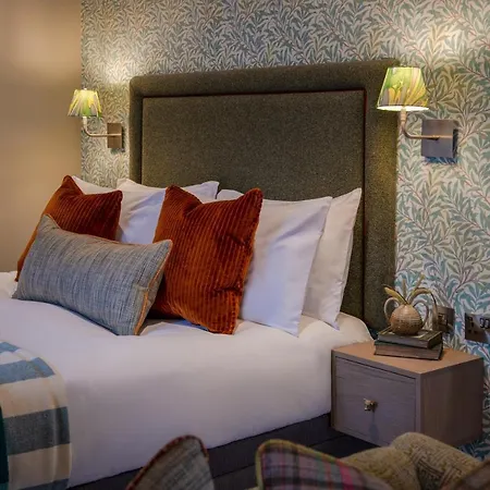 The Red Lion & Manor House אורחן בורנסאל