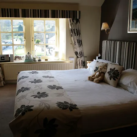 The Red Lion & Manor House אורחן