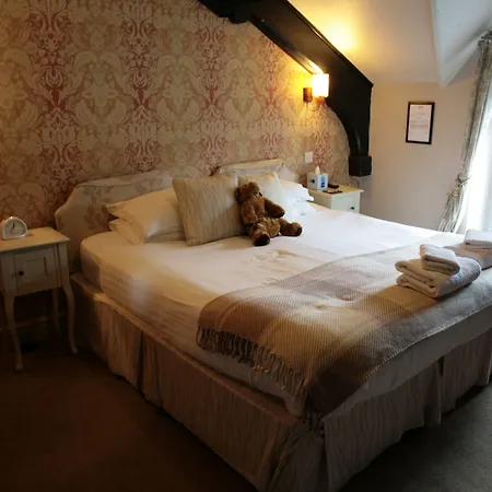 The Red Lion & Manor House