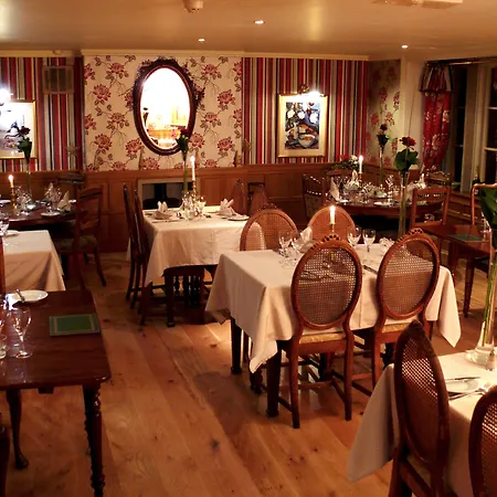 The Red Lion & Manor House 3*