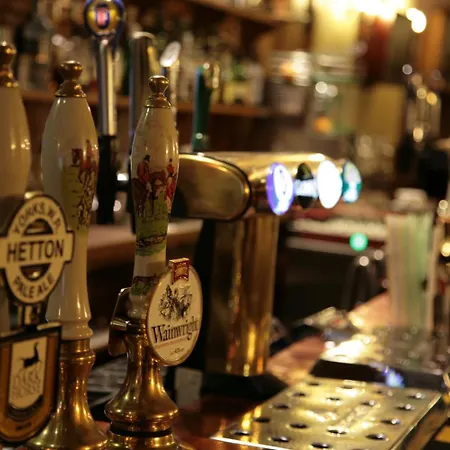 The Red Lion & Manor House בורנסאל