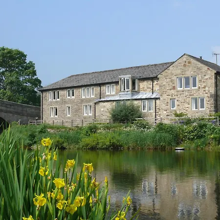 The Red Lion & Manor House 3*