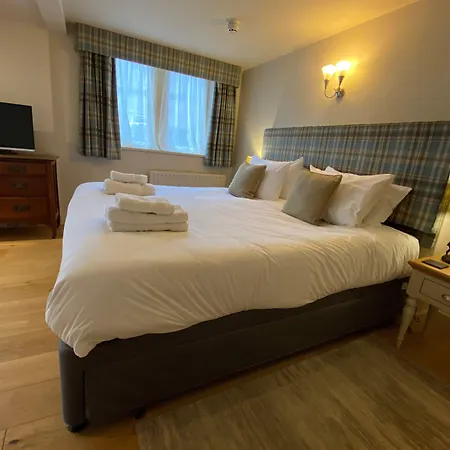 The Red Lion & Manor House