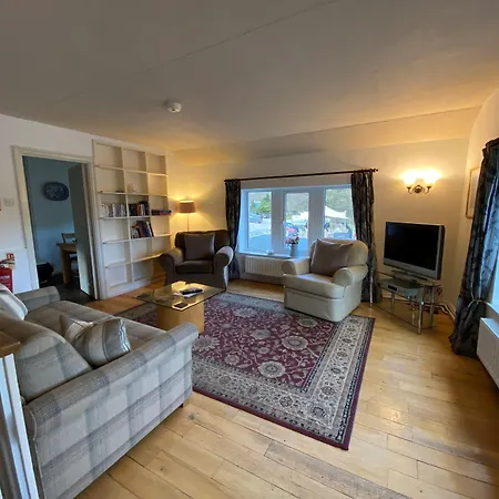 The Red Lion & Manor House אורחן