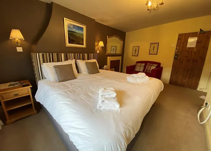 The Red Lion & Manor House