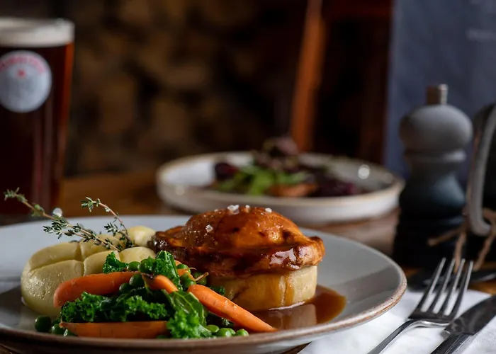 The Red Lion & Manor House