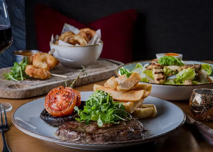 The Red Lion & Manor House