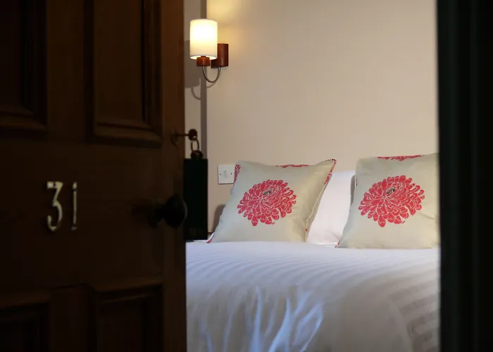 The Red Lion & Manor House