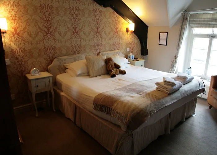 The Red Lion & Manor House