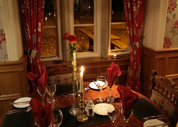 The Red Lion & Manor House