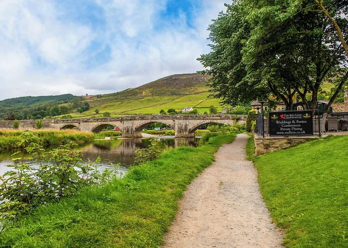 The Red Lion & Manor House