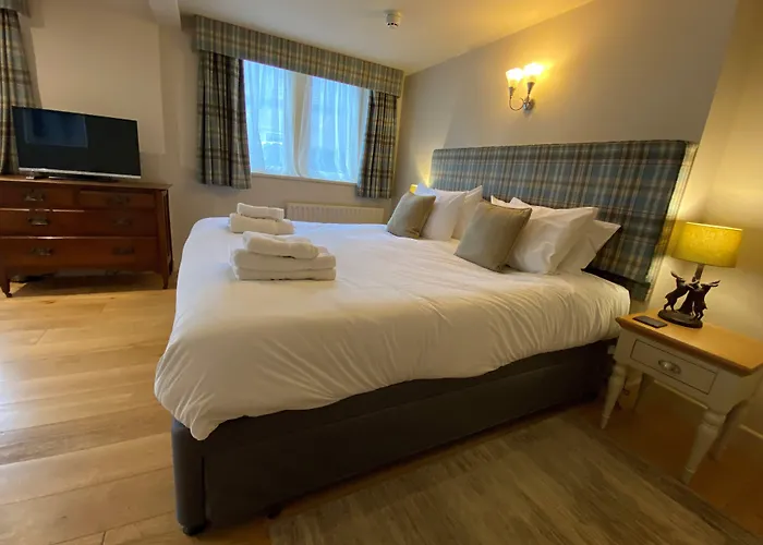 The Red Lion & Manor House